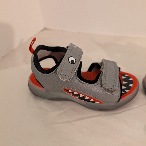 Carter's Toddler Boy Gray and Red Shark Sandals in Size 7 - Picture 4 of 10